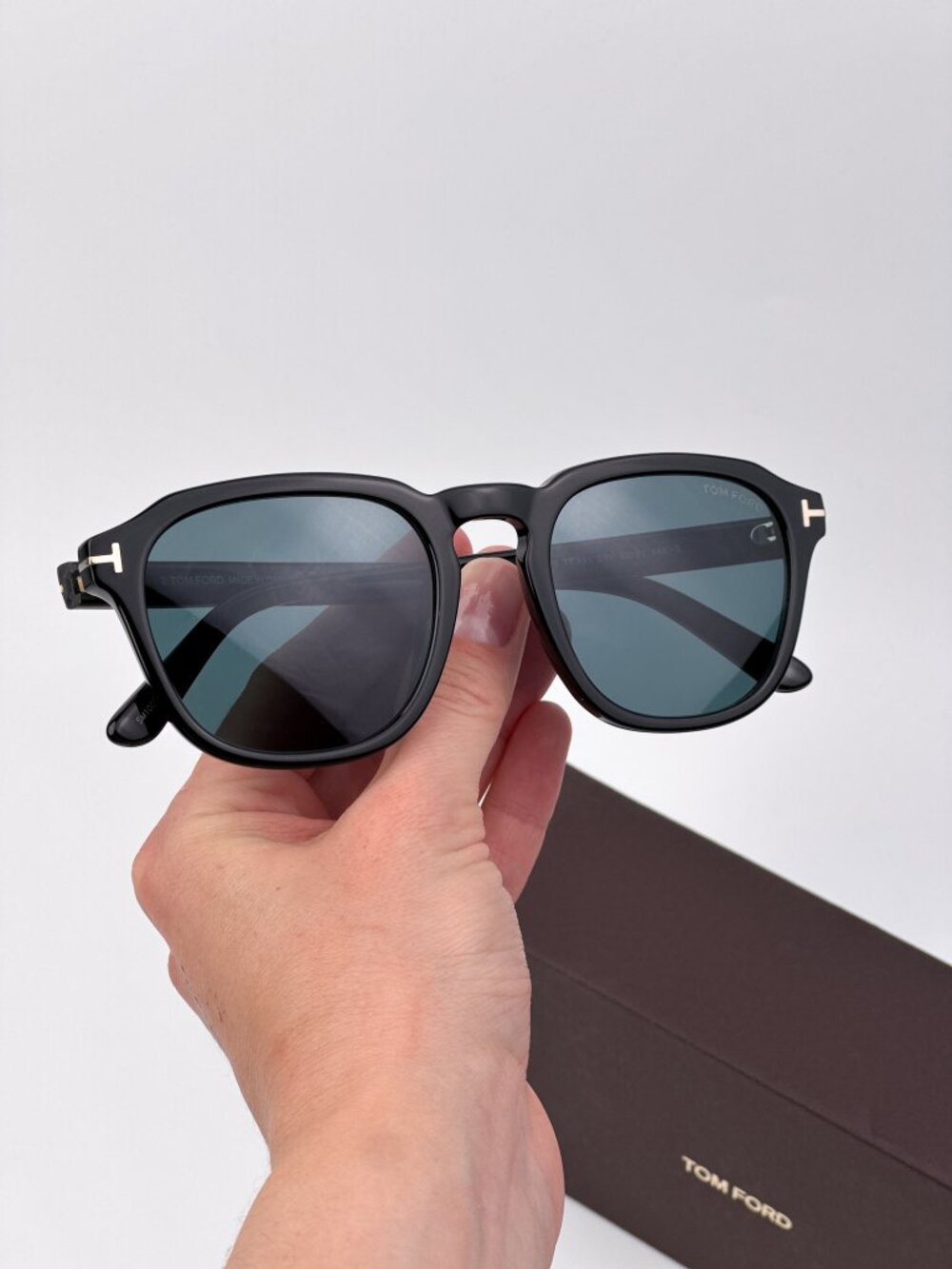 Tom Ford AVERY FT0931 01V Sunglasses – Shiny Black Rounded Square Frame Blue